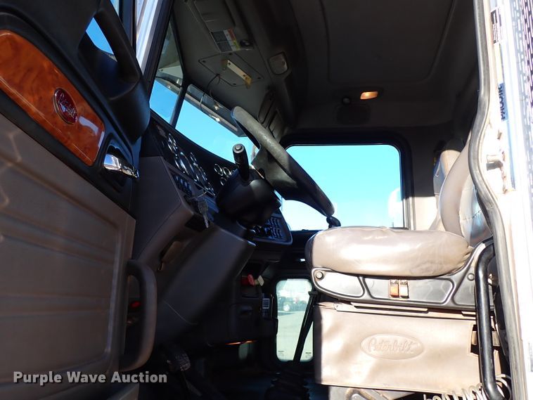 image for item DK3597 2011 Peterbilt 388  semi truck