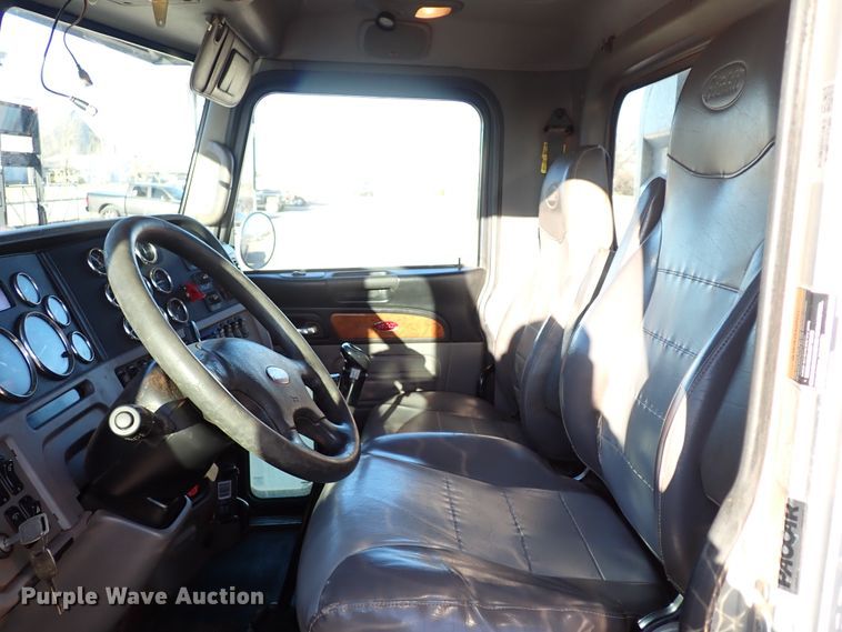 image for item DK3597 2011 Peterbilt 388  semi truck