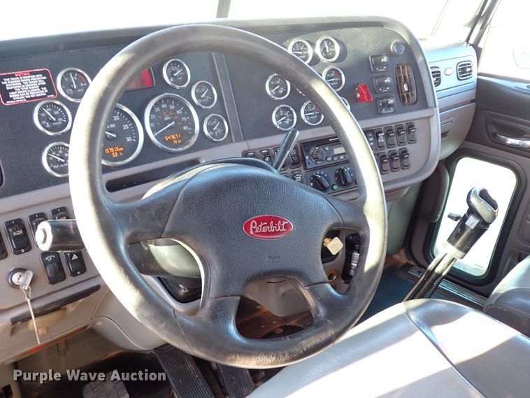 image for item DK3597 2011 Peterbilt 388  semi truck