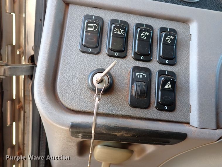 image for item DK3597 2011 Peterbilt 388  semi truck