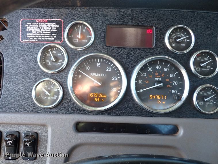 image for item DK3597 2011 Peterbilt 388  semi truck