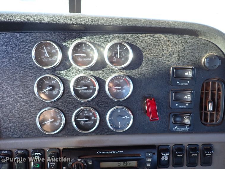 image for item DK3597 2011 Peterbilt 388  semi truck