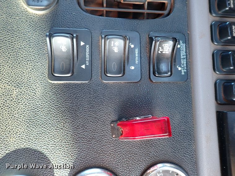 image for item DK3597 2011 Peterbilt 388  semi truck