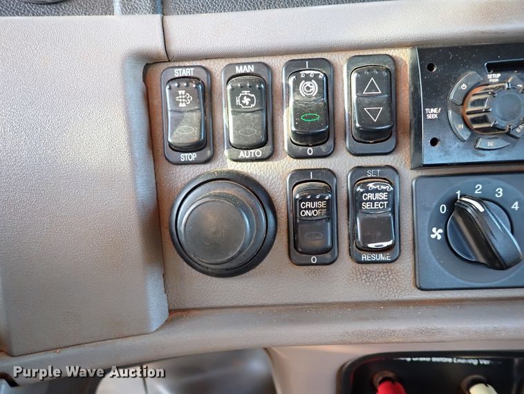 image for item DK3597 2011 Peterbilt 388  semi truck