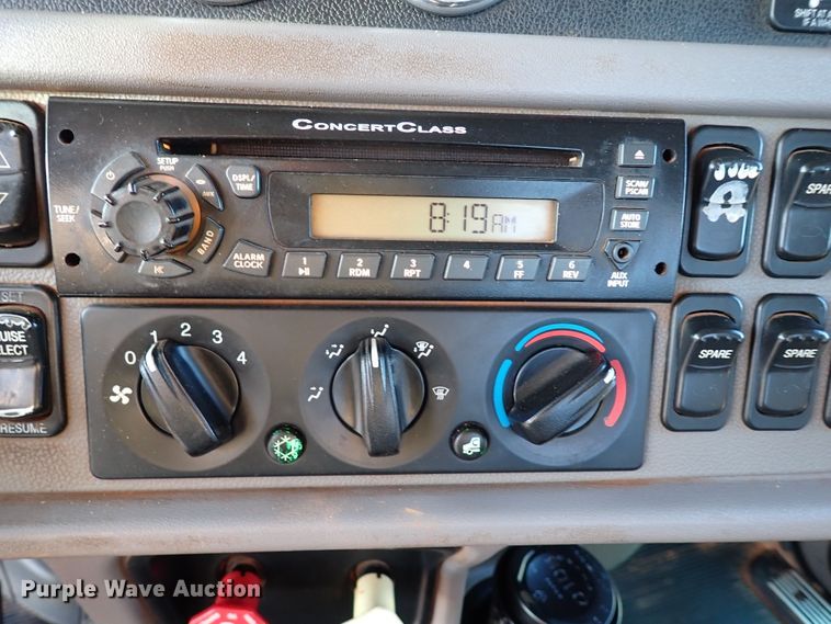 image for item DK3597 2011 Peterbilt 388  semi truck