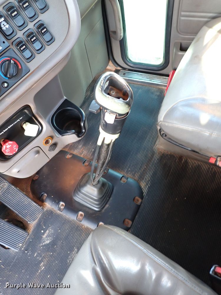 image for item DK3597 2011 Peterbilt 388  semi truck