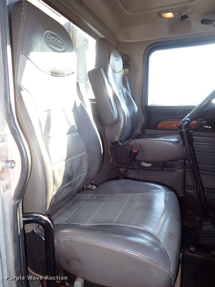 image for item DK3597 2011 Peterbilt 388  semi truck