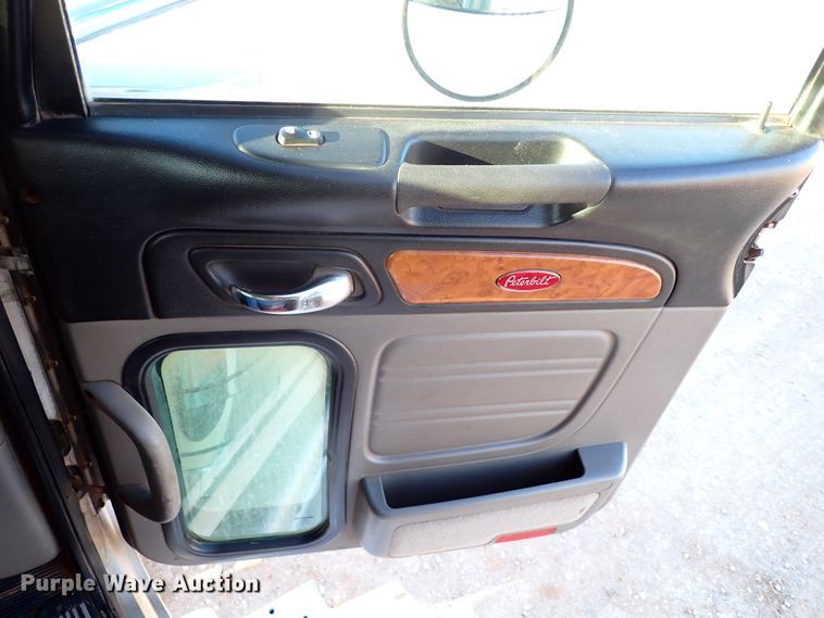 image for item DK3597 2011 Peterbilt 388  semi truck