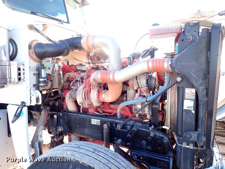 image for item DK3597 2011 Peterbilt 388  semi truck