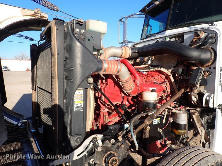 image for item DK3597 2011 Peterbilt 388  semi truck