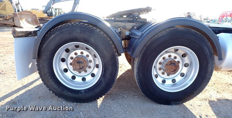 image for item DK3597 2011 Peterbilt 388  semi truck