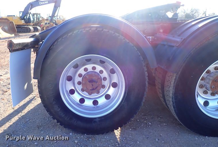 image for item DK3597 2011 Peterbilt 388  semi truck