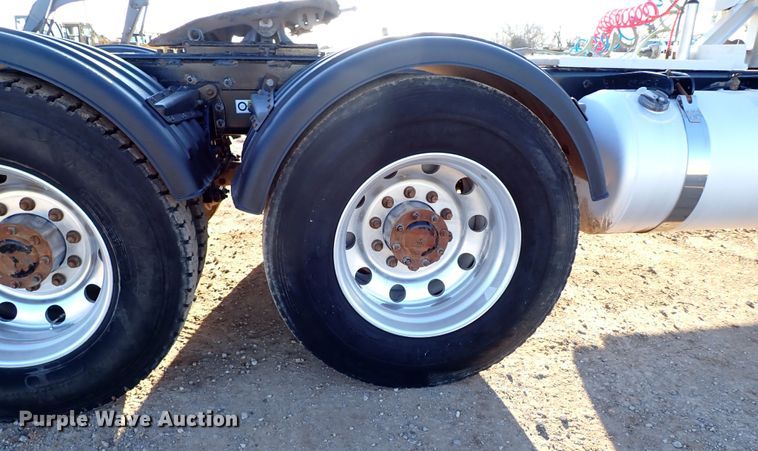 image for item DK3597 2011 Peterbilt 388  semi truck