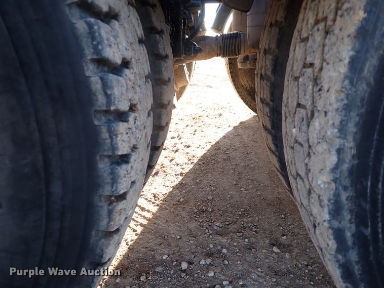 image for item DK3597 2011 Peterbilt 388  semi truck