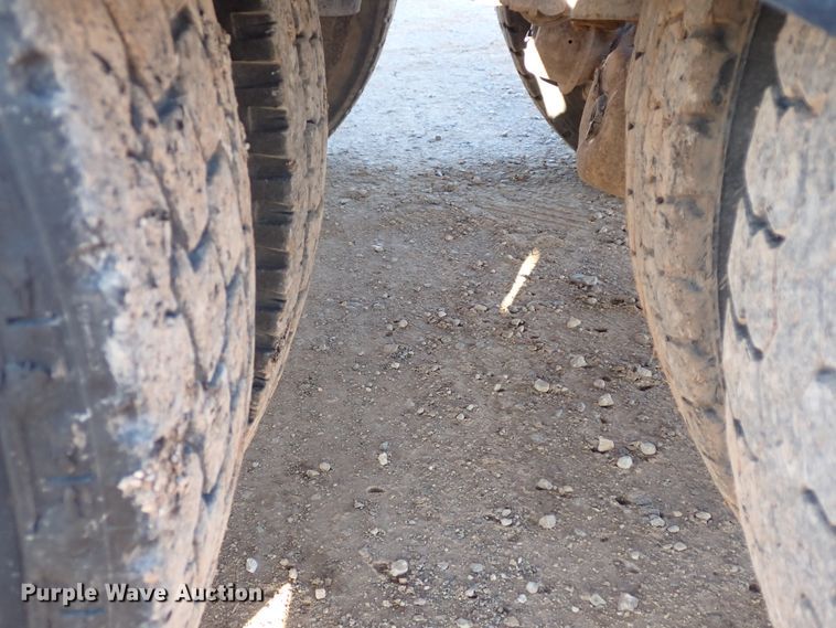 image for item DK3597 2011 Peterbilt 388  semi truck