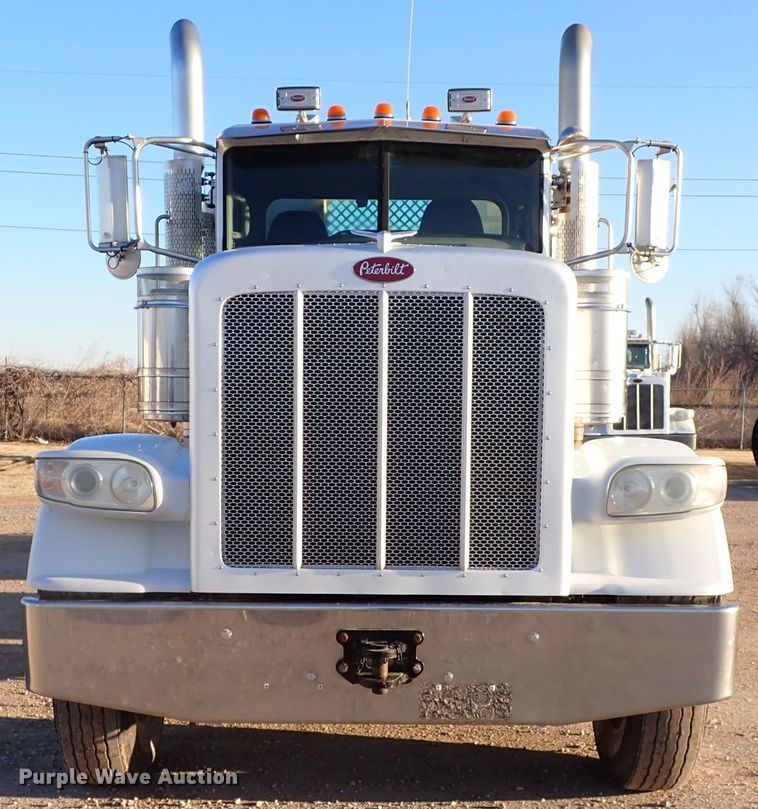 image for item DK3598 2013 Peterbilt 388  semi truck