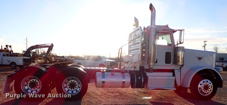 image for item DK3598 2013 Peterbilt 388  semi truck