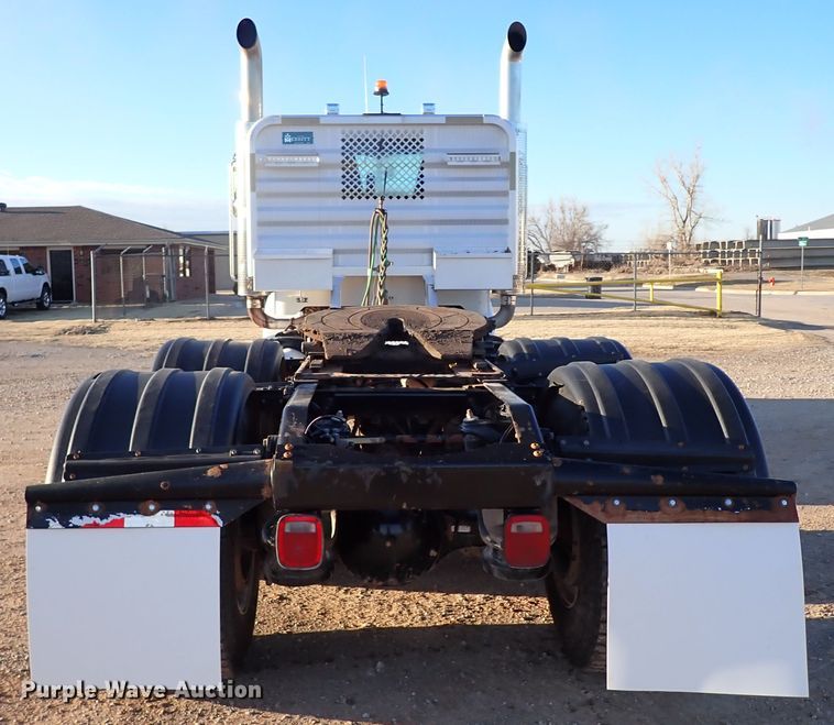 image for item DK3598 2013 Peterbilt 388  semi truck