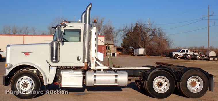 image for item DK3598 2013 Peterbilt 388  semi truck