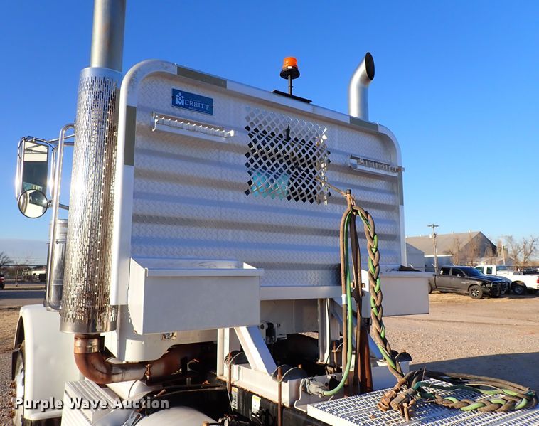 image for item DK3598 2013 Peterbilt 388  semi truck