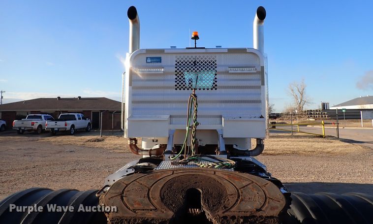 image for item DK3598 2013 Peterbilt 388  semi truck