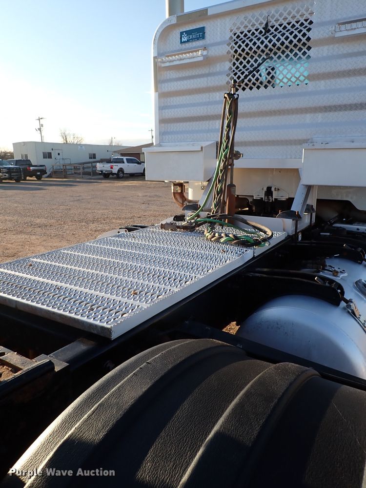 image for item DK3598 2013 Peterbilt 388  semi truck