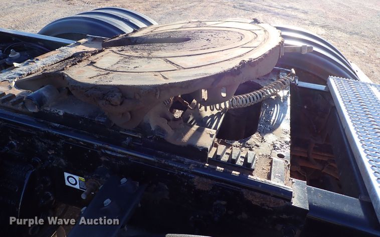 image for item DK3598 2013 Peterbilt 388  semi truck