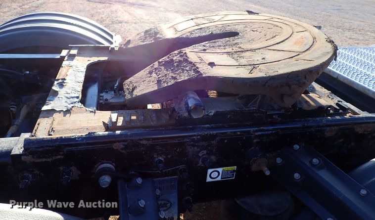 image for item DK3598 2013 Peterbilt 388  semi truck