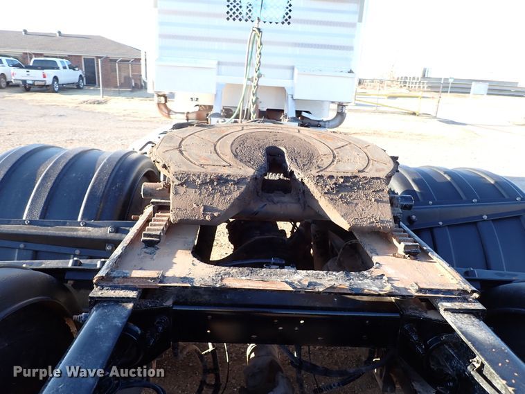 image for item DK3598 2013 Peterbilt 388  semi truck