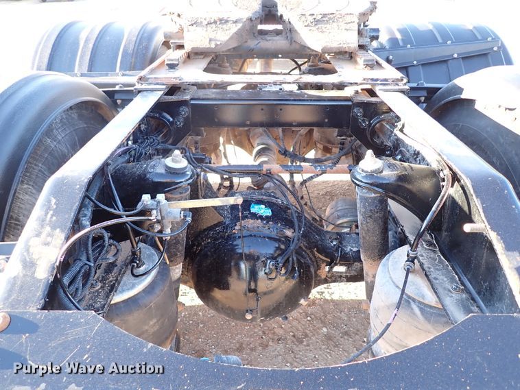 image for item DK3598 2013 Peterbilt 388  semi truck