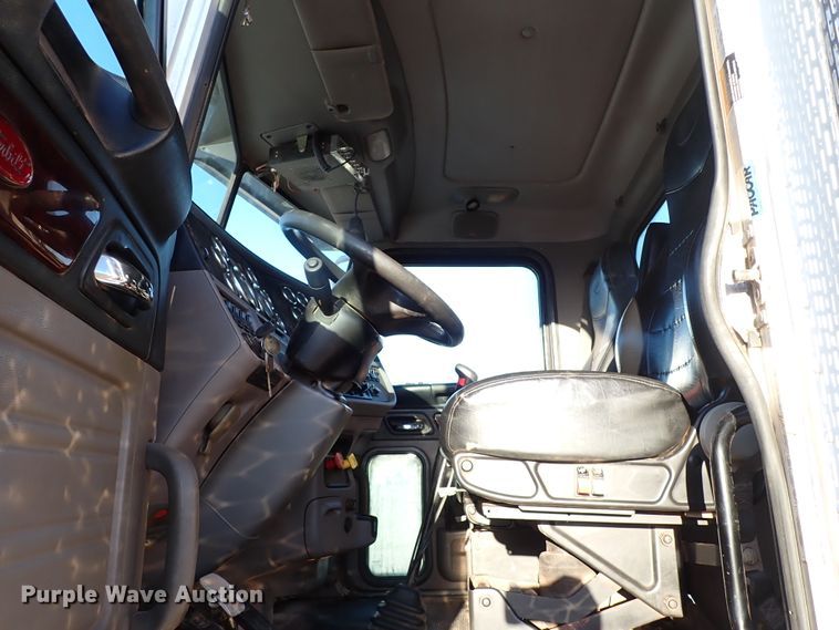 image for item DK3598 2013 Peterbilt 388  semi truck