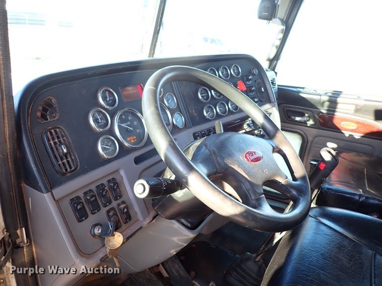 image for item DK3598 2013 Peterbilt 388  semi truck