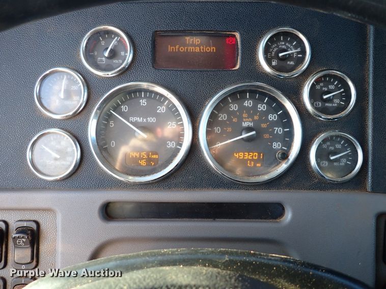 image for item DK3598 2013 Peterbilt 388  semi truck