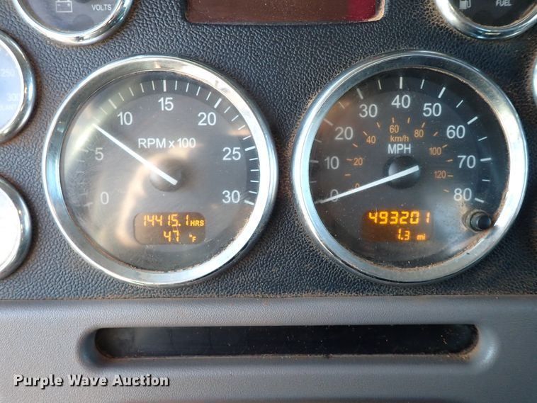 image for item DK3598 2013 Peterbilt 388  semi truck