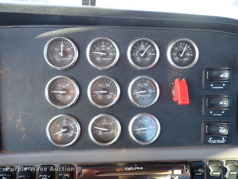 image for item DK3598 2013 Peterbilt 388  semi truck