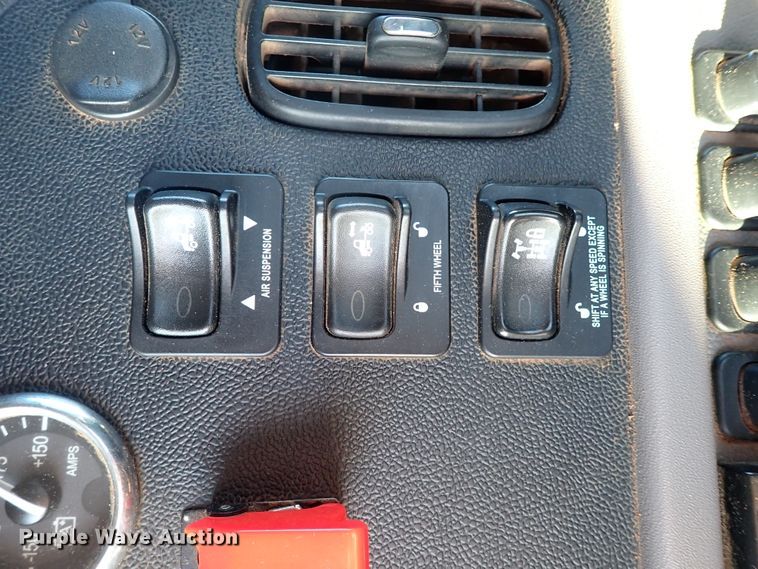 image for item DK3598 2013 Peterbilt 388  semi truck