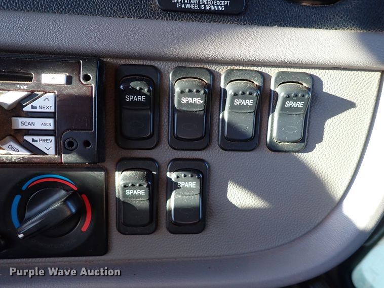 image for item DK3598 2013 Peterbilt 388  semi truck