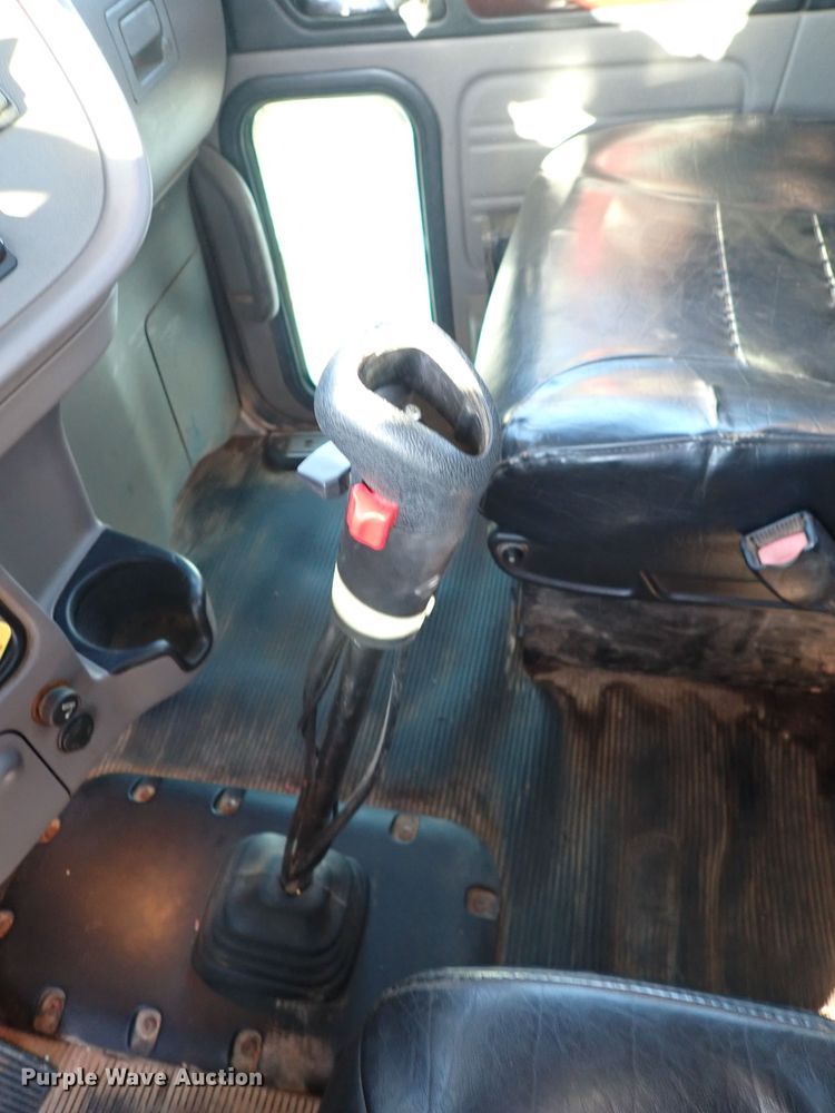 image for item DK3598 2013 Peterbilt 388  semi truck