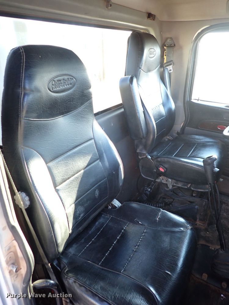 image for item DK3598 2013 Peterbilt 388  semi truck