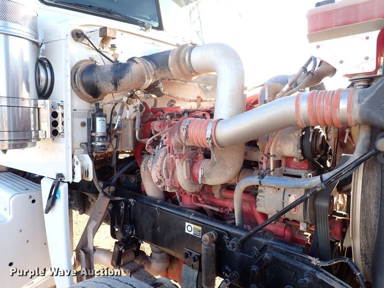 image for item DK3598 2013 Peterbilt 388  semi truck