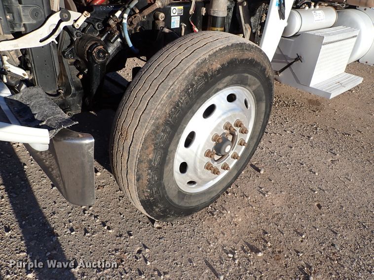 image for item DK3598 2013 Peterbilt 388  semi truck