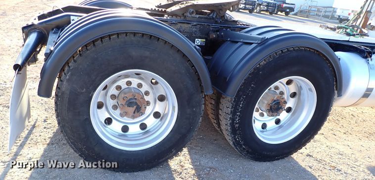 image for item DK3598 2013 Peterbilt 388  semi truck