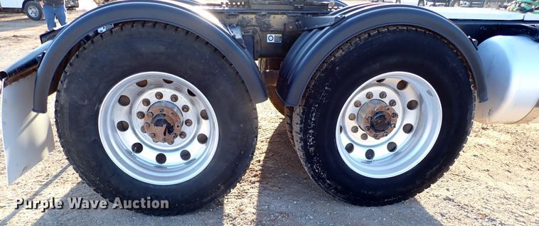 image for item DK3598 2013 Peterbilt 388  semi truck