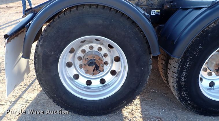 image for item DK3598 2013 Peterbilt 388  semi truck