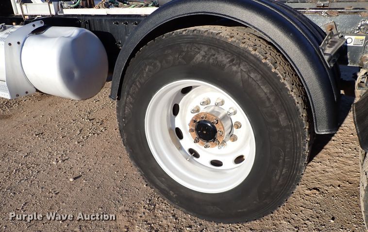 image for item DK3598 2013 Peterbilt 388  semi truck