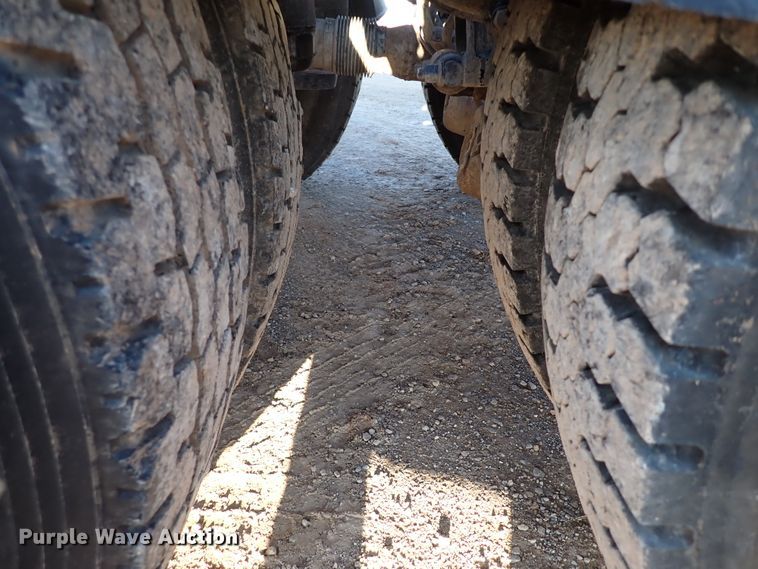 image for item DK3598 2013 Peterbilt 388  semi truck