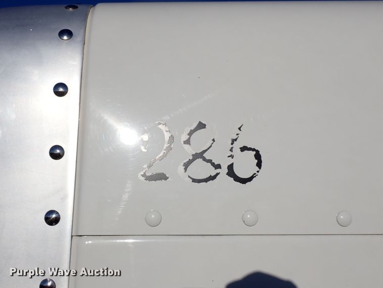 image for item DK3598 2013 Peterbilt 388  semi truck