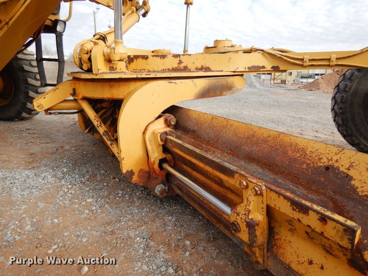 image for item DK3605 2000 Caterpillar 140H  motor grader