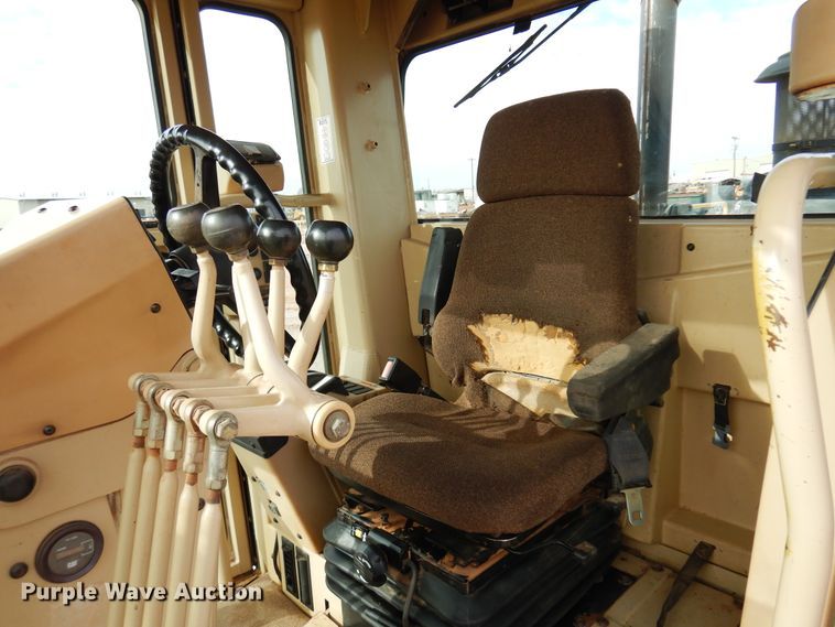 image for item DK3605 2000 Caterpillar 140H  motor grader