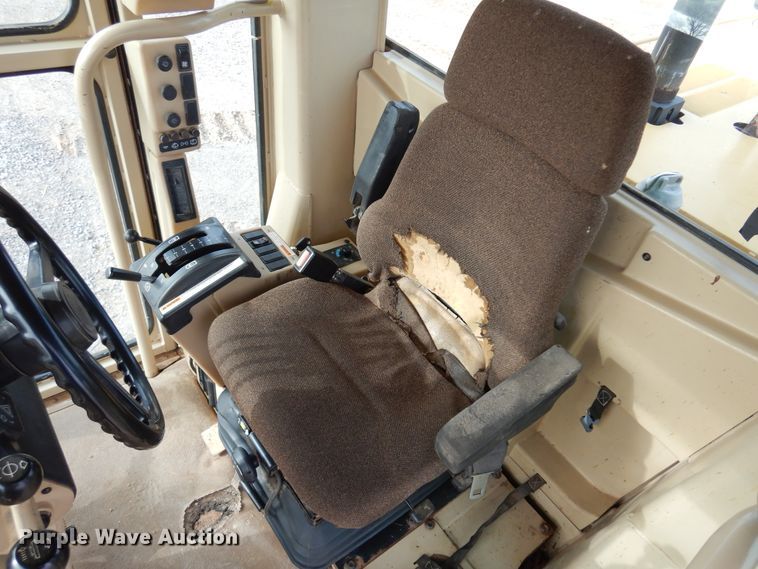 image for item DK3605 2000 Caterpillar 140H  motor grader